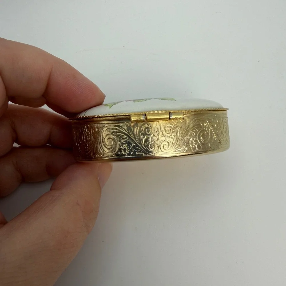 Vintage Aram Firenze Italy Porcelain Floral Trinket Pill Box Roses‎ Gold Tone